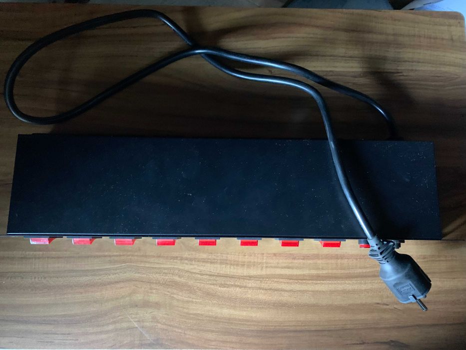 Painel extensão de tomada 8 x Switch On / Off rack 19'' 1U