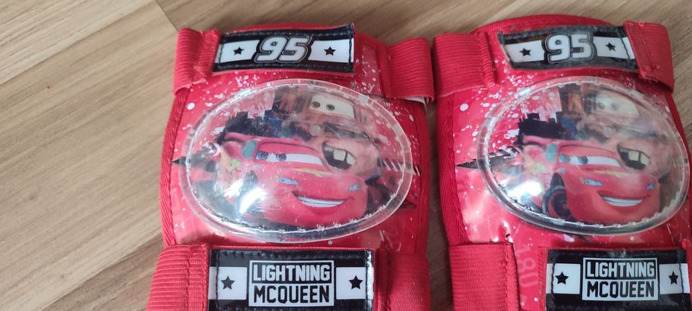 JAK NOWE Ochraniacze xxs Zygzak McQueen do 25kg