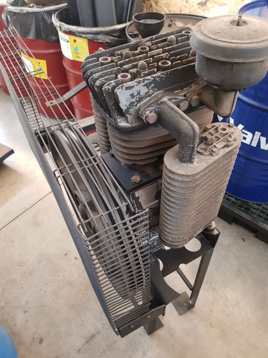 Compressor trifásico sem depósito.