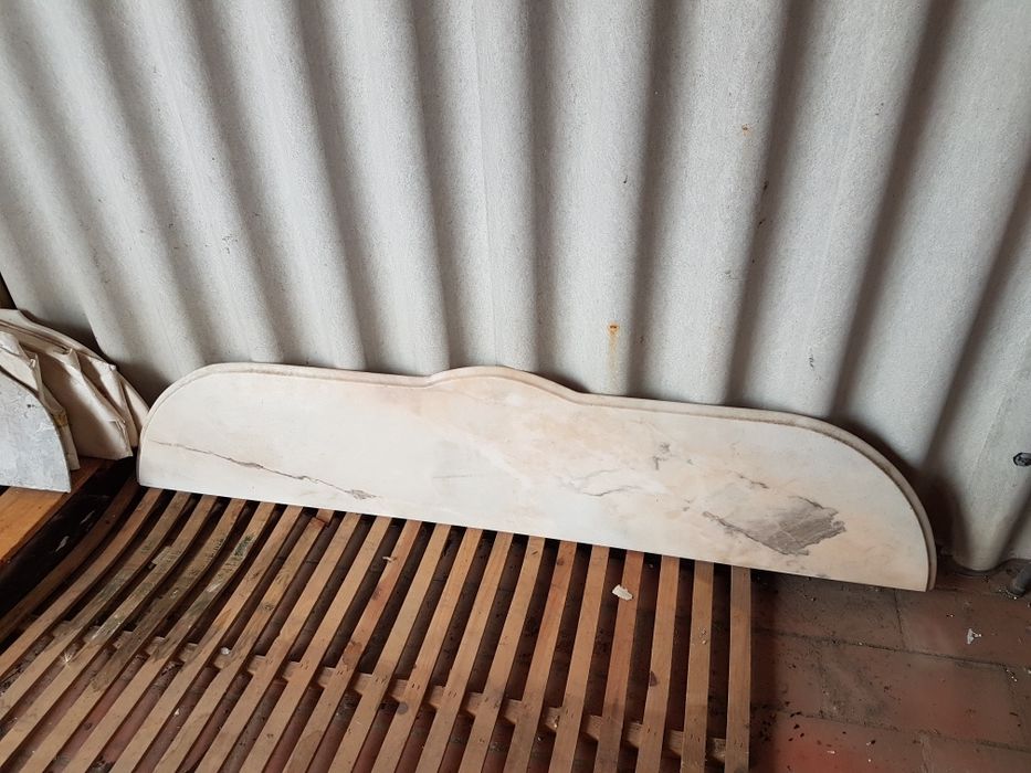 Pedra mármore credencia ou sapateira