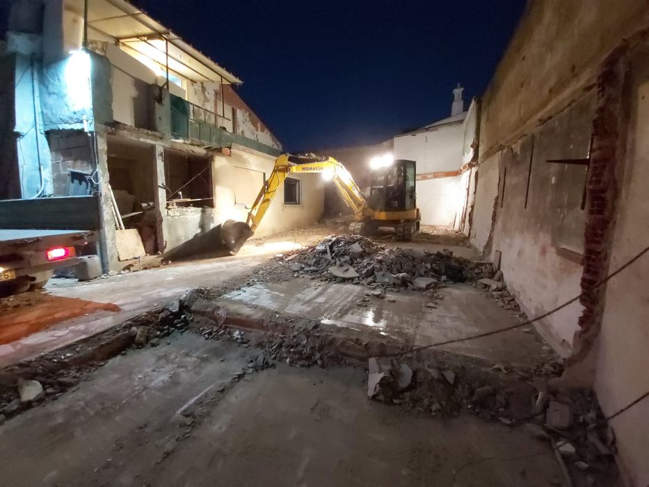 Limpezas Terrenos /Demolições/Escavações /