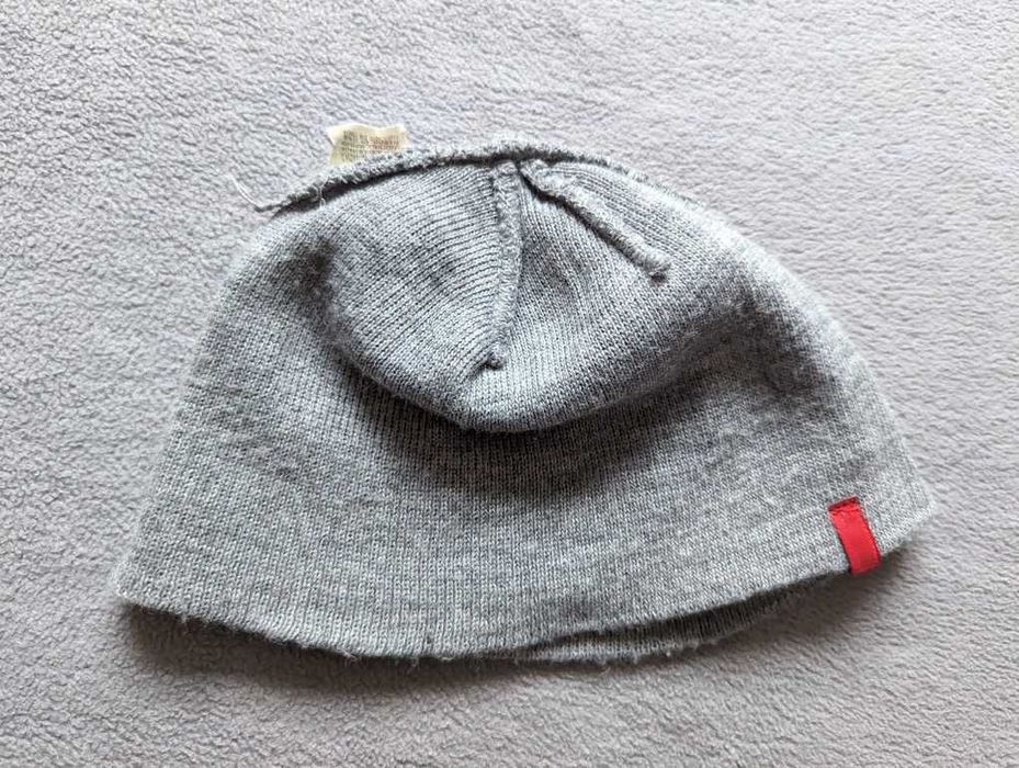 Демисезонная шапка LEVI'S серая короткая