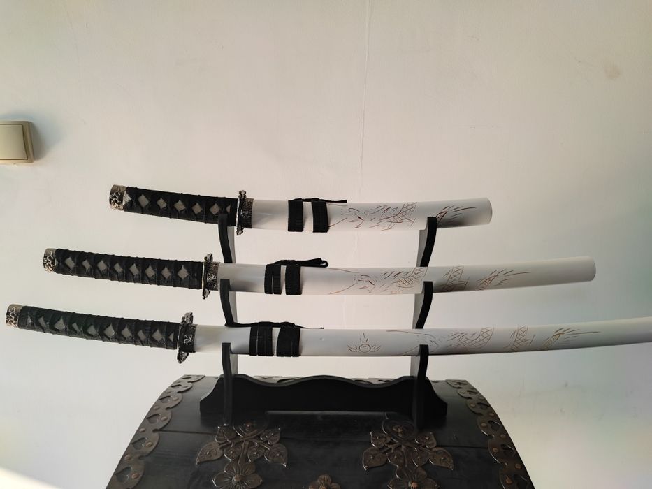 Zestaw stał drewno katana wakizashi tanto stojak prezent nowe  biale