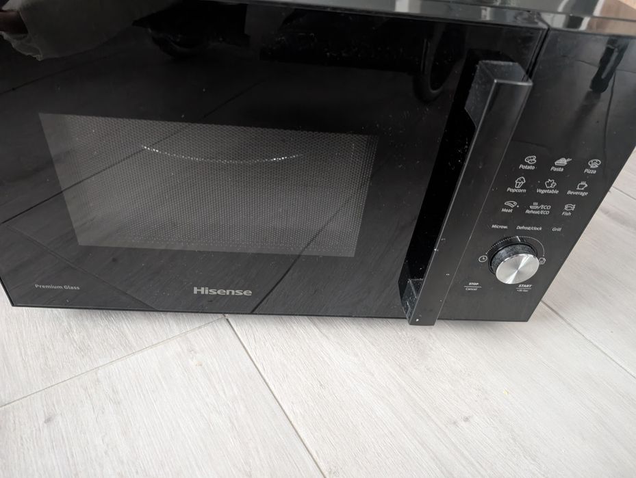 Mikrofala z grillem Hisense