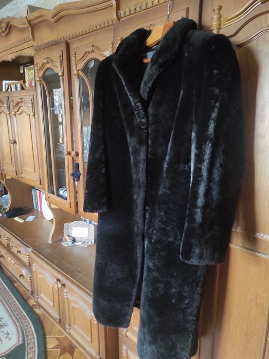 Продам шикарную натуральную мутоновую  шубу.