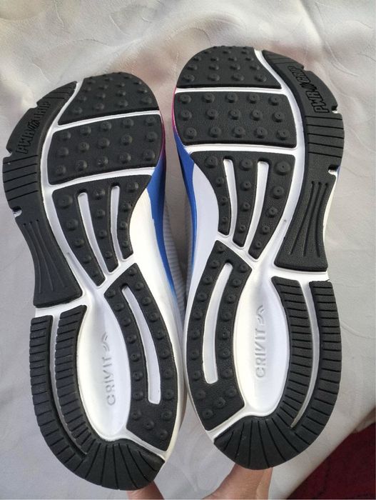 Кросівки унісекс