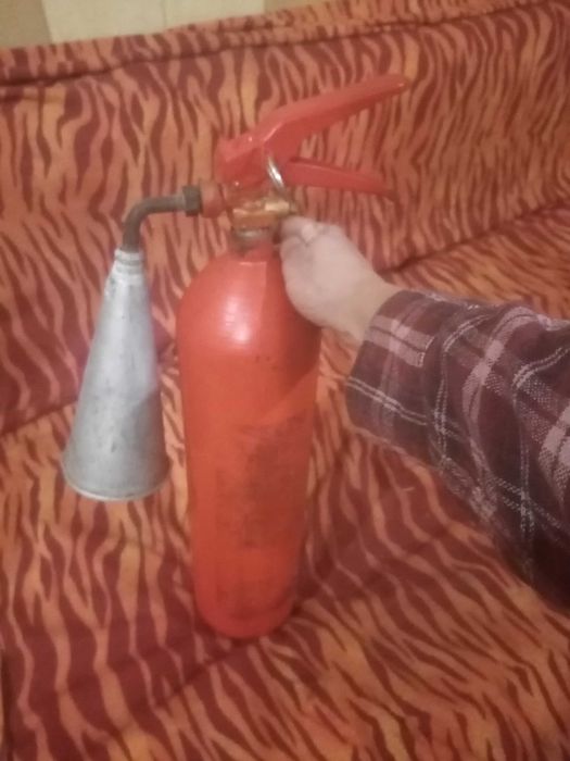 Вогнегасник Вуглецевий заправлений робочим СРСР новий