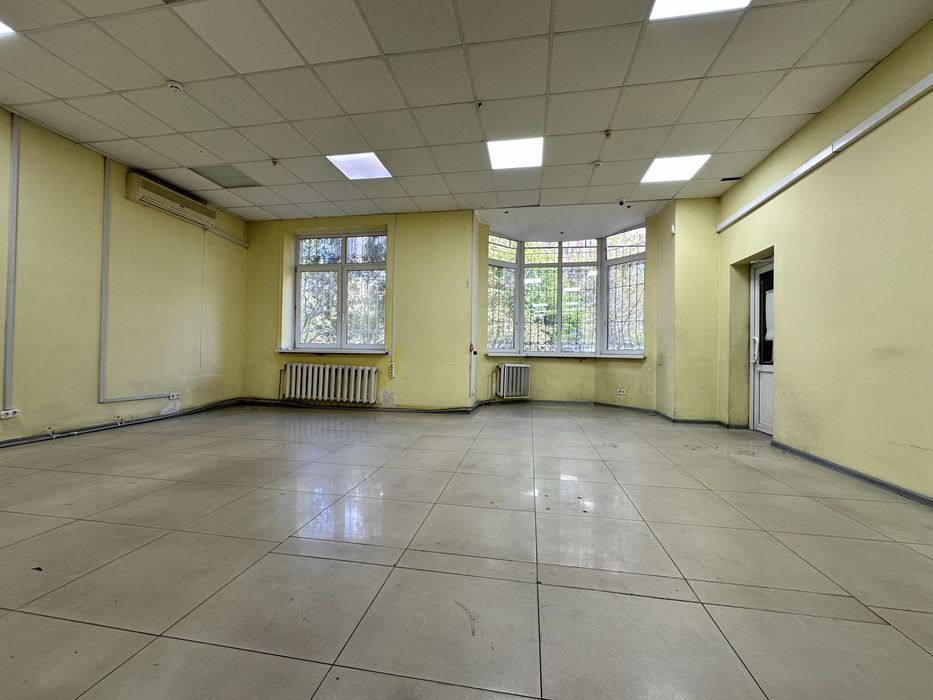 Оренда приміщення 112 м під все Ахматовой 35-А Фасад 2 входи Терміново