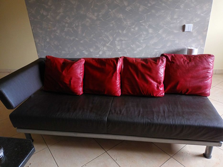 Sofá 3 lugares em napa