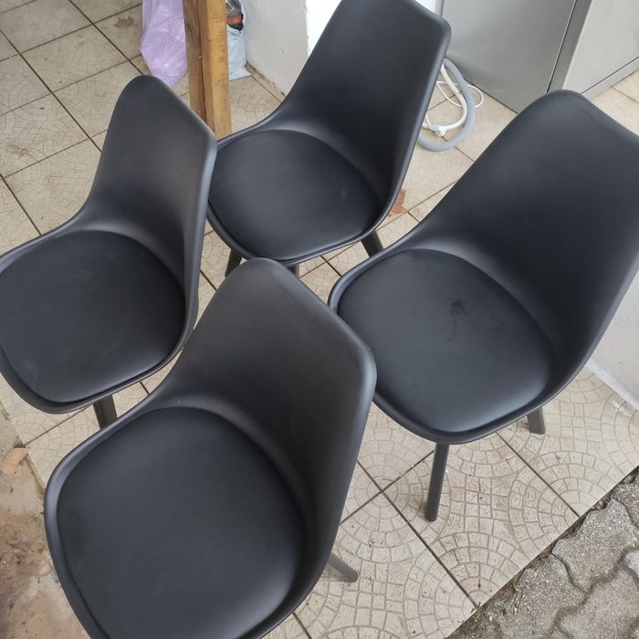 Cadeiras  pretas cozinha ou sala