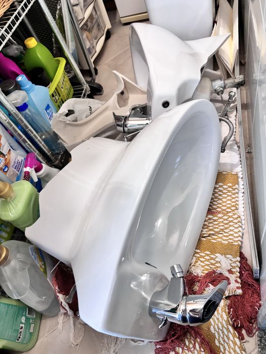 Bidés para vender às peças.