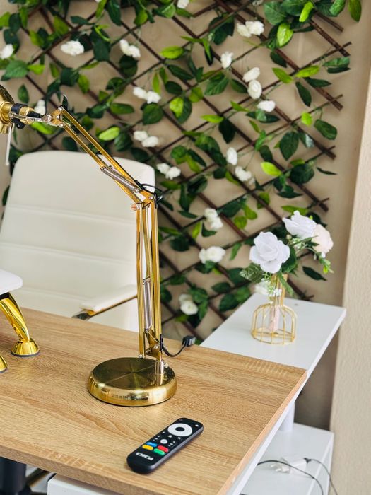 ALUGO MESA DE MANICURE JUNTO AO METRO - ENTRADA IMEDIATA