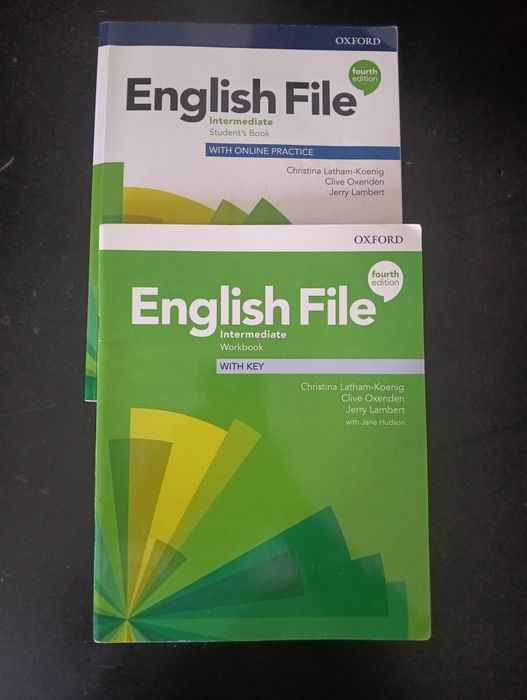 Manual e livro de fichas English File Intermediate