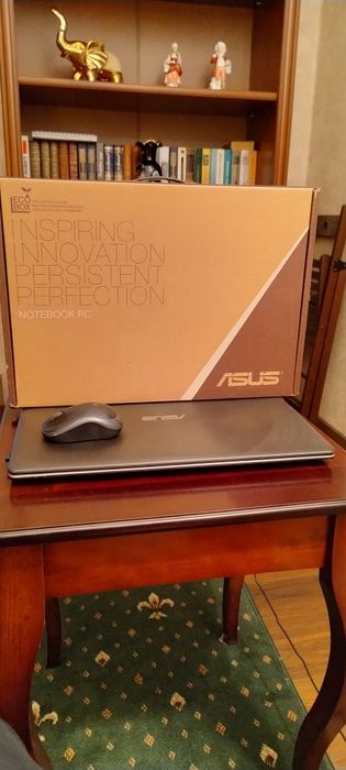 Ноутбук Asus X550C в идеальном состоянии