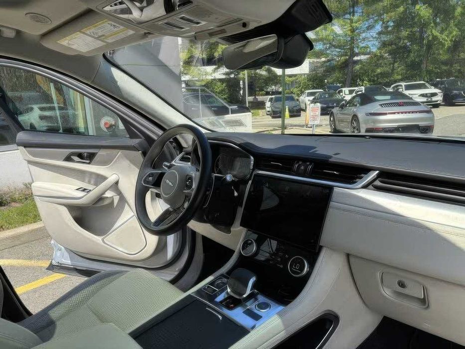 Jaguar F-Pace      2022