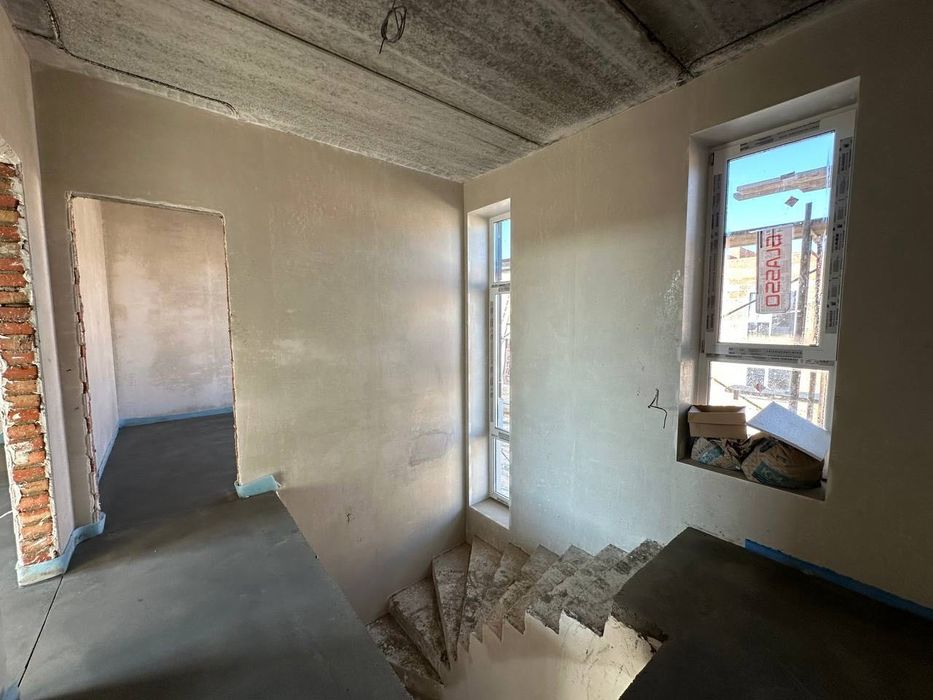 Продаж котеджу в КМ "Ягуар"