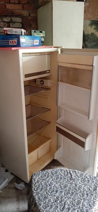 Продам холодильник снайге рабочий.