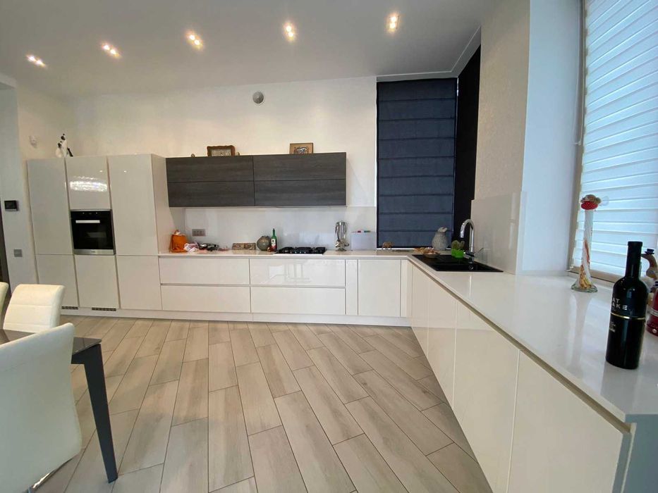 Шикарный дом с бассейном на Совиньоне