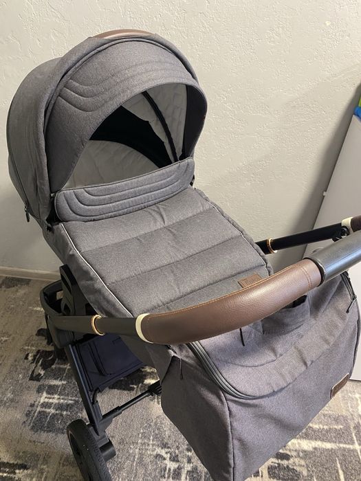 Продам візочок Carrello Epica!