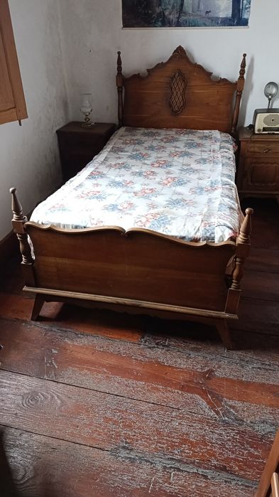 4 camas + 1 cómoda + 1 espelho