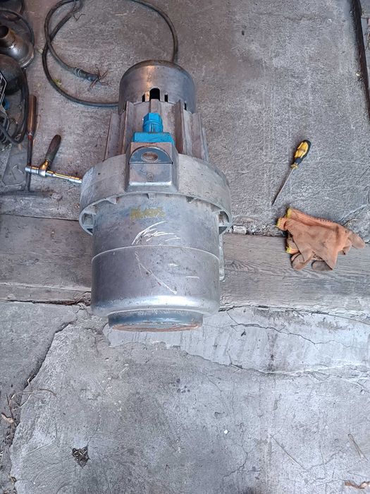 преобразователь частоти тока 50 герц в 200 на 36 вольт  ИЭ-9405