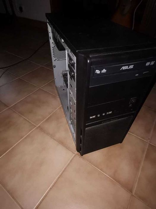 Torre de computador c/ windows 10