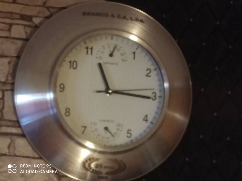 Relógio de Parede Novo em Inox