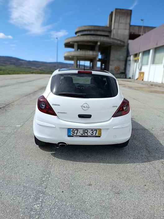 Opel corsa black edition