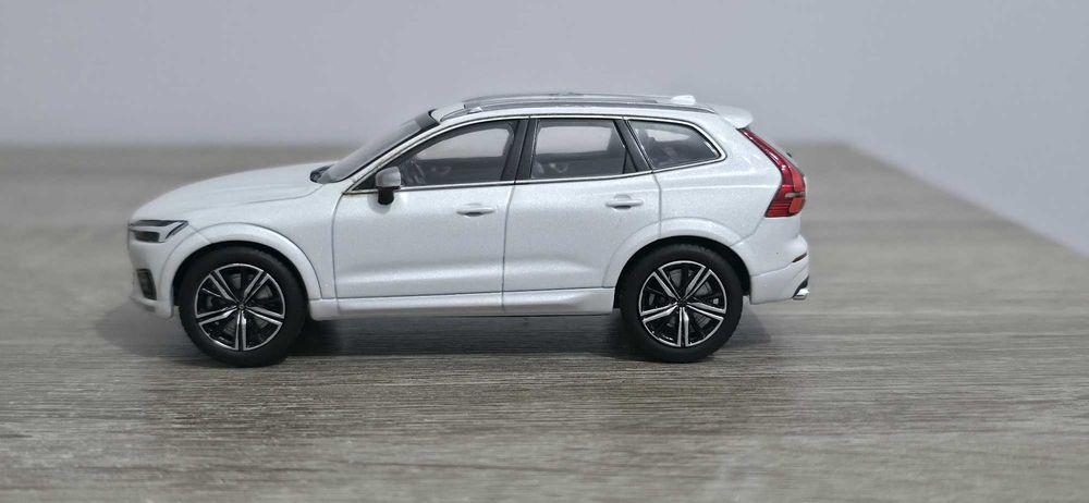 Volvo XC 60 1:43, Kyosho