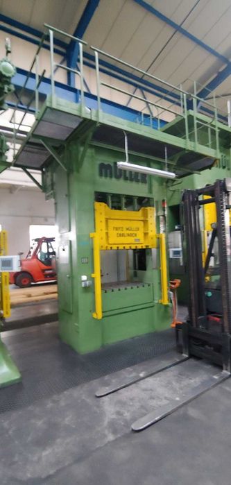 Prasa hydrauliczna Muller 315 ton