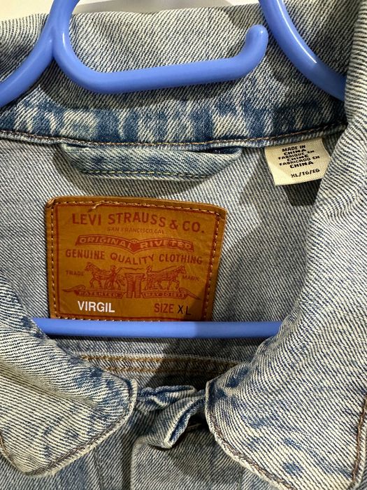 Продам джинсову куртrу Levis, світло голуба розмір XL