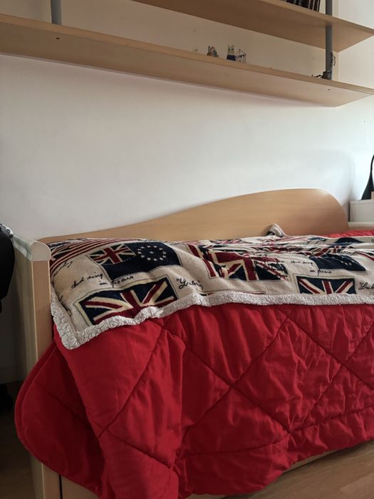 Cama solteiro com gavetão + 2 colchões + estantes