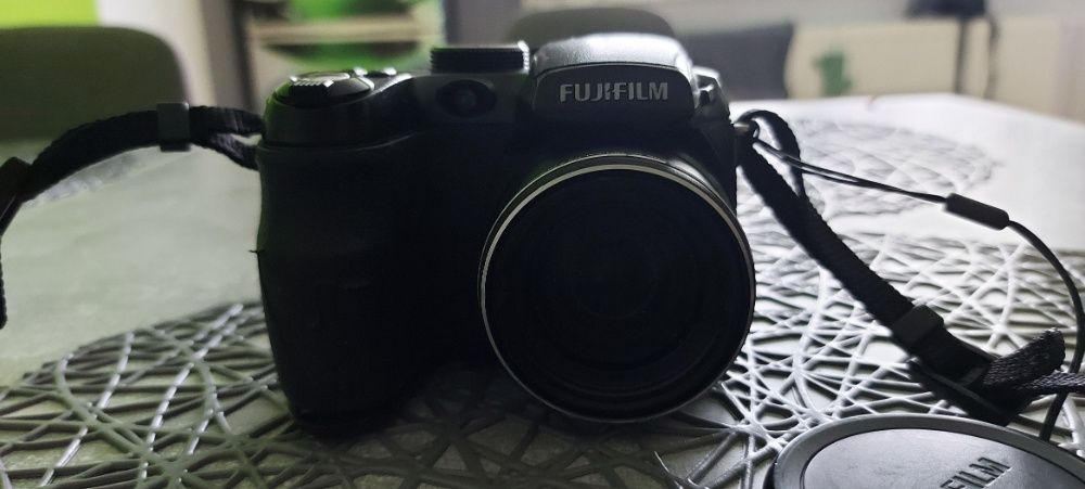 Fujifilm Finepix S1000 - uszkodzony