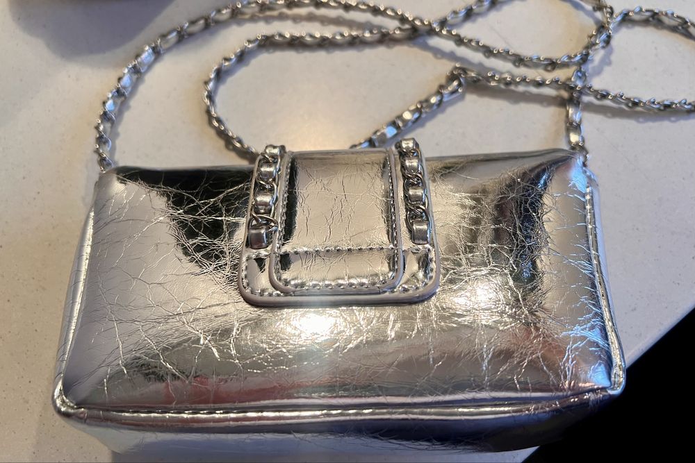 Torebka srebrna , mała, elegancka .