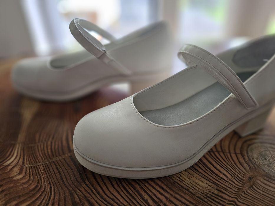 Buty do I Komunii dla dziewczynki