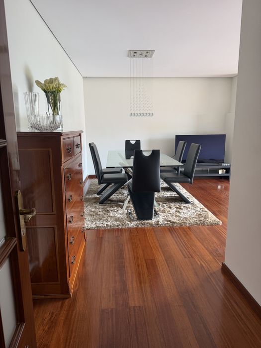 Apartamento T3 mobilado a venda na rua dos Combatebtes do Ultramar