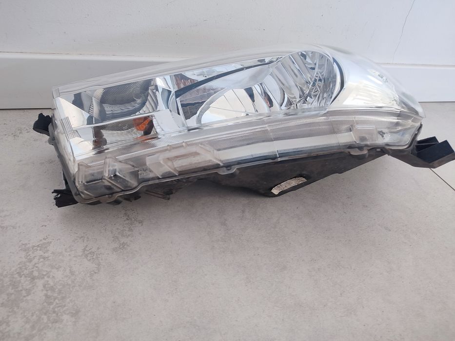 Lampa Reflektor Lewy Przód Toyota Hilux VIII 18r Oryginał
