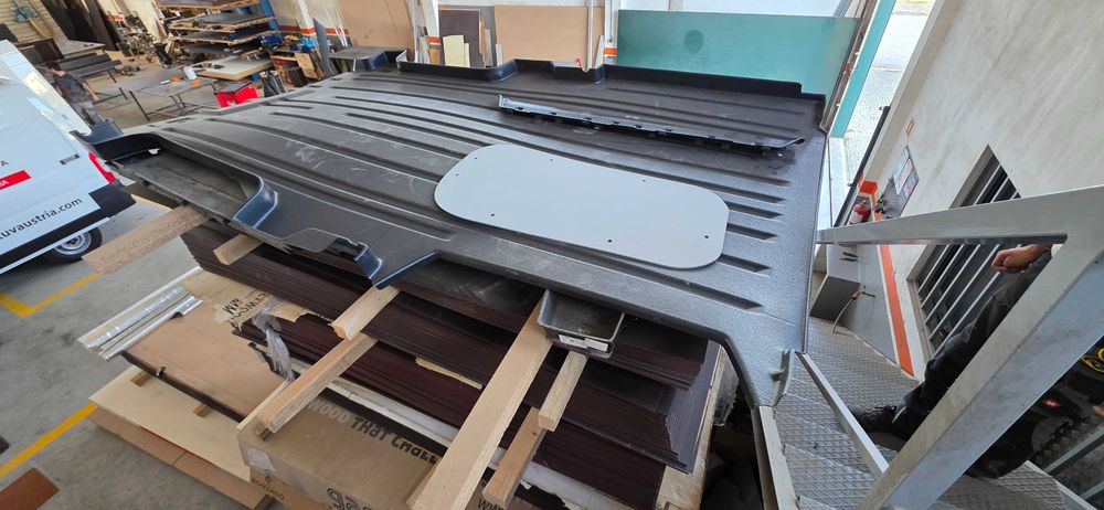 2 Tapetes carga bagageira de chao plastico ford transit 2025