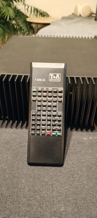 Wzmacniacz amplituner  T+A Pulsar R2000 AC