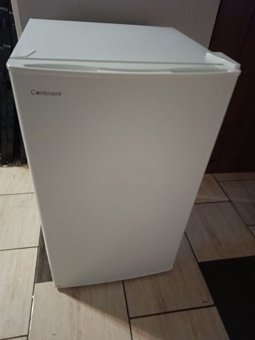 Piękna mała lodówka Continent
