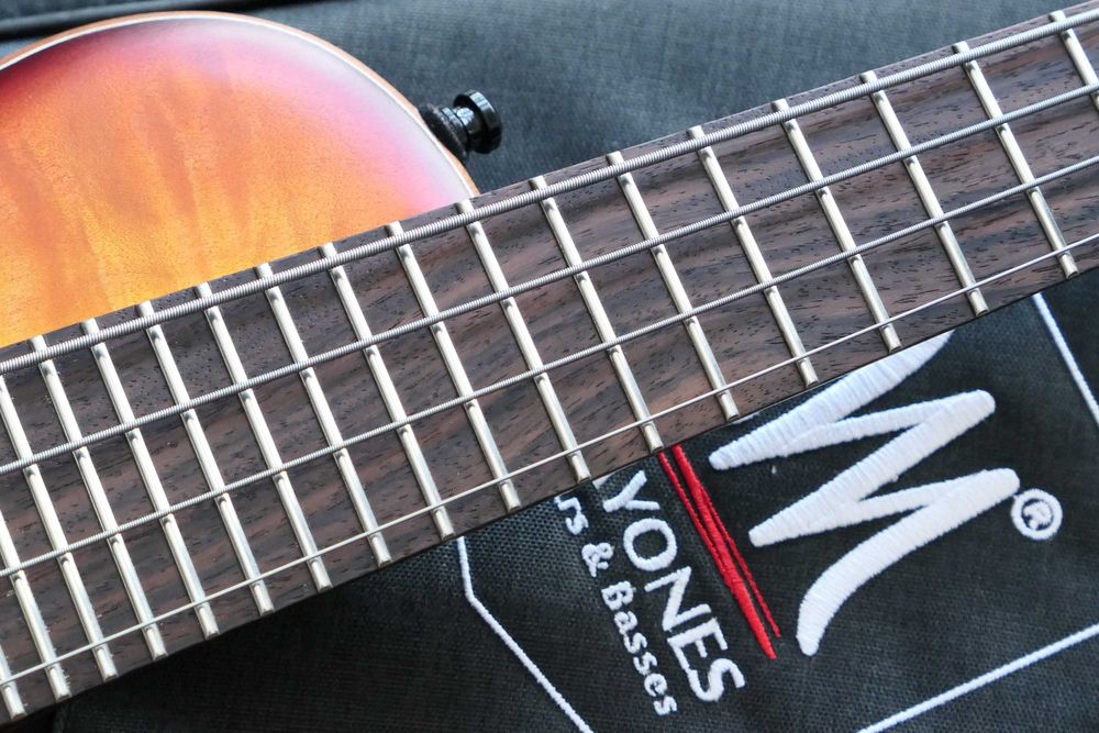 Mayones Cali 4 Aguilar + Gigbag