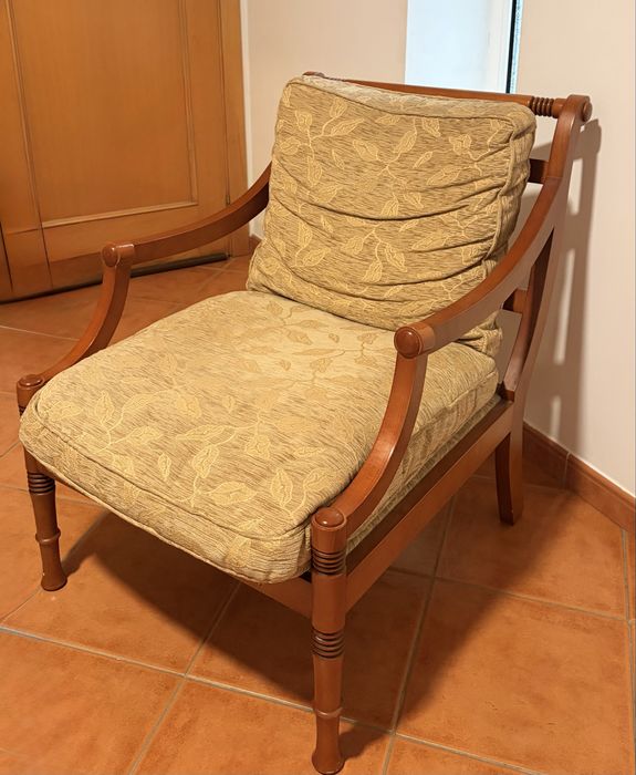 2 poltronas com almofada removível