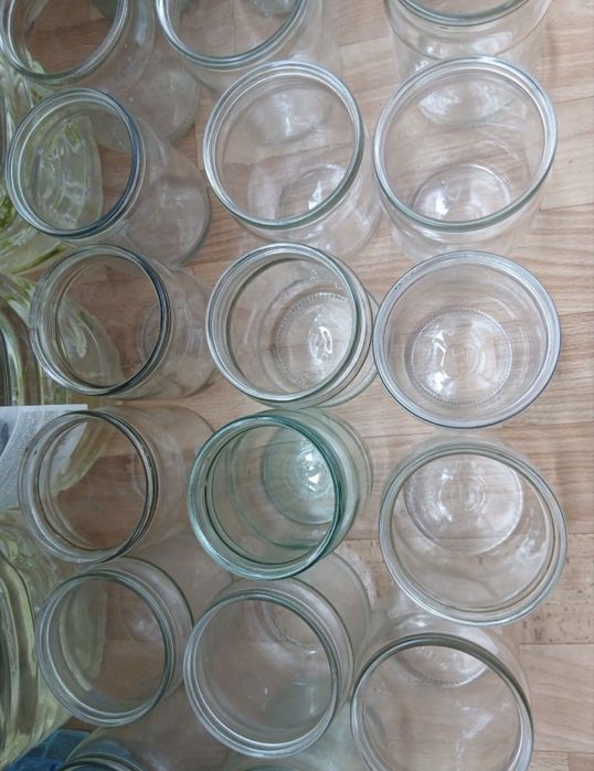 Продам банки 0,5лит.,3х  лит.