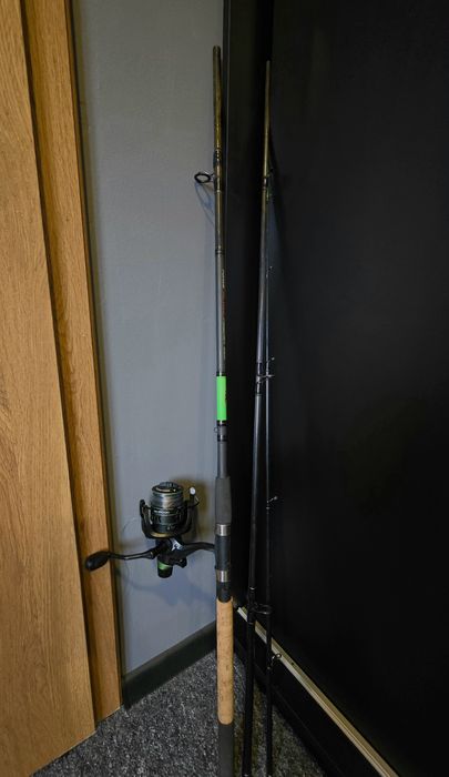 Zestaw wędkarski–FL Force Active Feeder 330+Kołowrotek Mikado Nexton