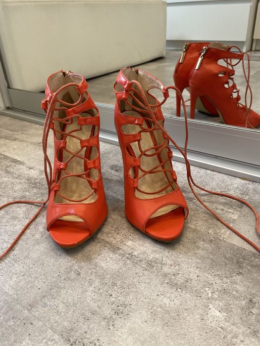 Pomarańczowe koralowe sznurowane sandałki roz 36