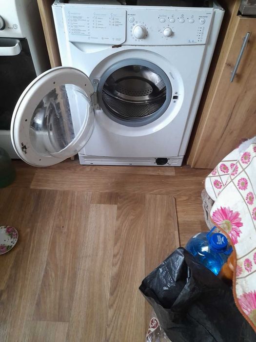 Стиральная машинка INDESIT  IWSB 5085 (CIS) на запчасти
