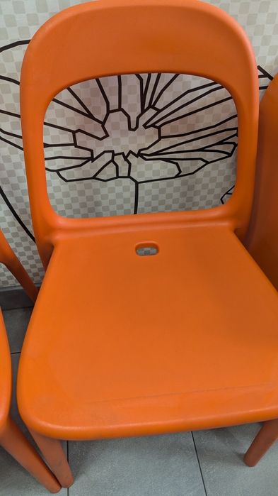 Krzesła IKEA, stolik i kontuar