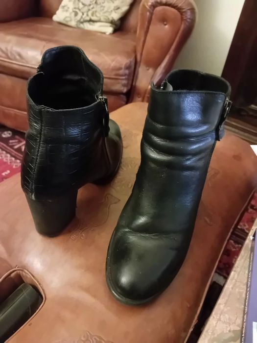 Botas em pele genuina