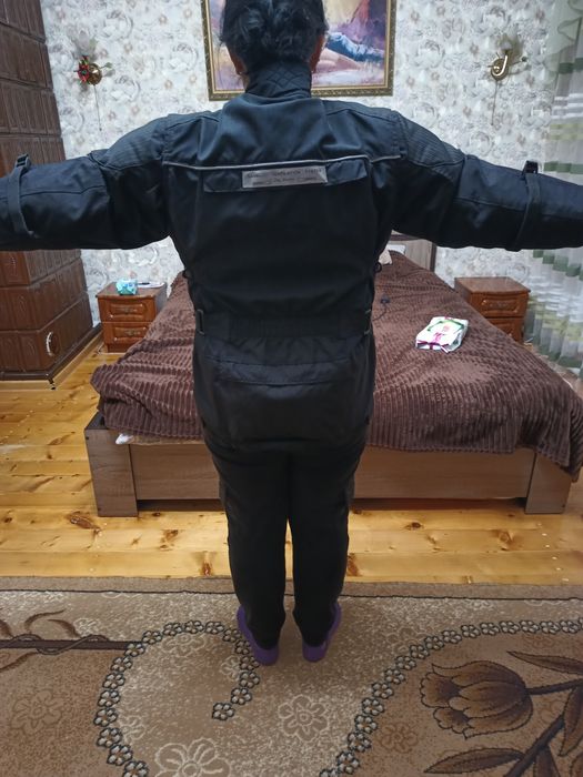 Продам мото куртку жіночу розмір L