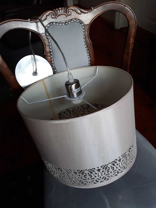 Lampa sufitowa do sypialni lub salonu